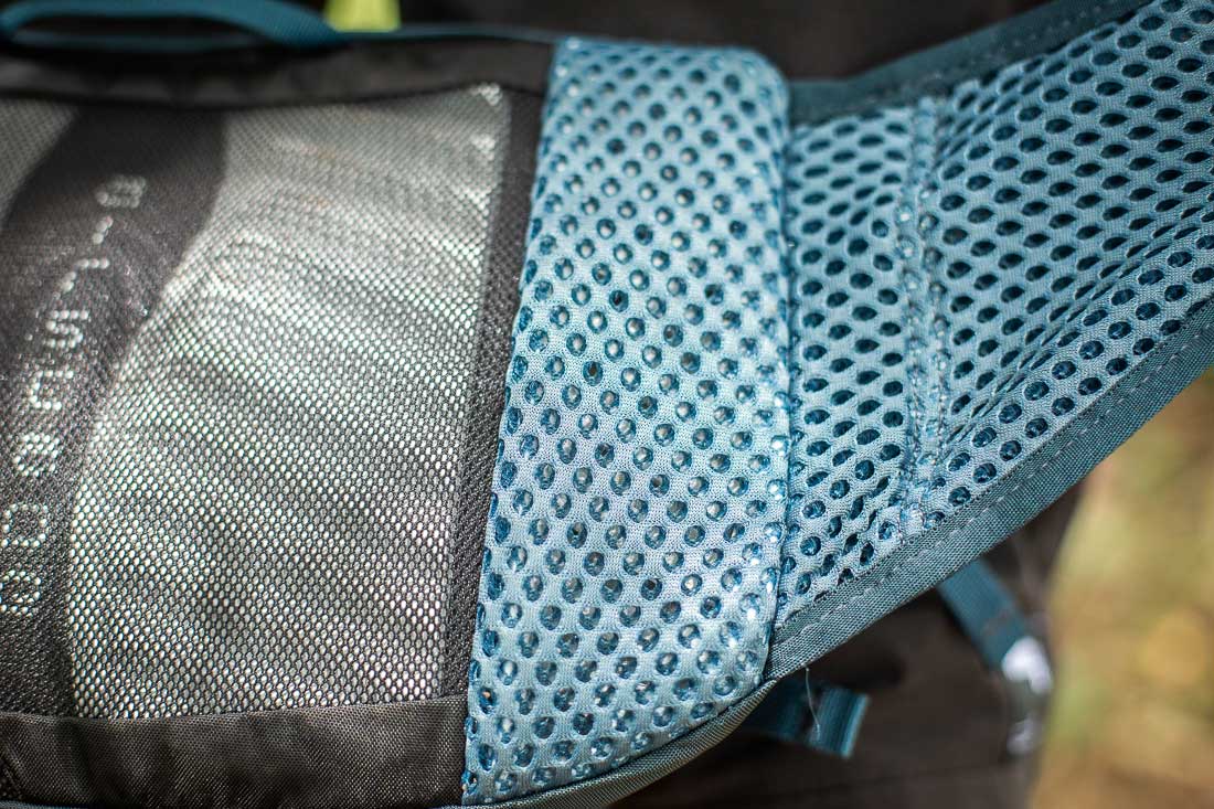A mid-sized lumbar pack designed for longer rides - Tyres and Soles